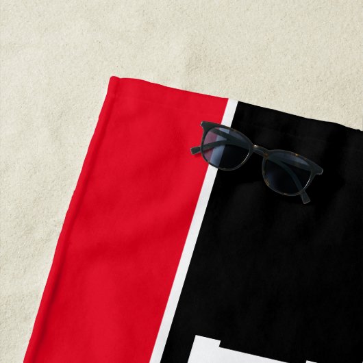 赤パーソナライズされたサッカー選手の名前 ビーチタオル (インサイチュ)