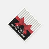 赤パーソナライズされたモダンリボン及びストライプ紙 スタンダードカクテルナプキン (角)