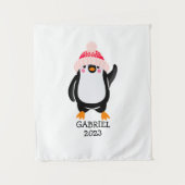 赤パーソナライズされた帽子の可愛いクリスマスペンギン タペストリー (正面)