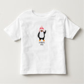 赤パーソナライズされた帽子の可愛いクリスマスペンギン トドラーTシャツ (正面)