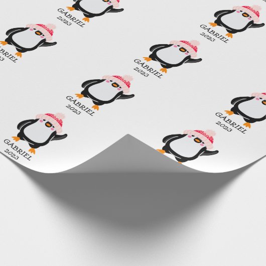 赤パーソナライズされた帽子の可愛いクリスマスペンギン ラッピングペーパー (角)