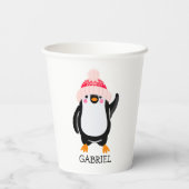 赤パーソナライズされた帽子の可愛いクリスマスペンギン 紙コップ (裏面)