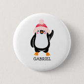 赤パーソナライズされた帽子の可愛いクリスマスペンギン 缶バッジ (正面)