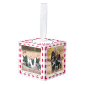 赤パーソナライズされた白の格子模様のクリスマスフォト キューブオーナメント (正面アングル)