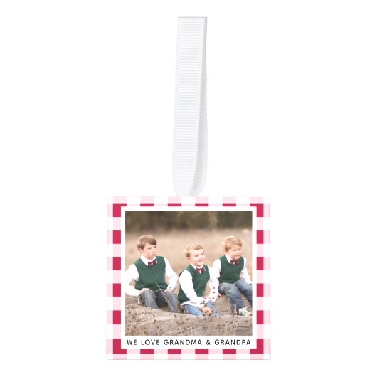 赤パーソナライズされた白の格子模様のクリスマスフォト キューブオーナメント (正面)