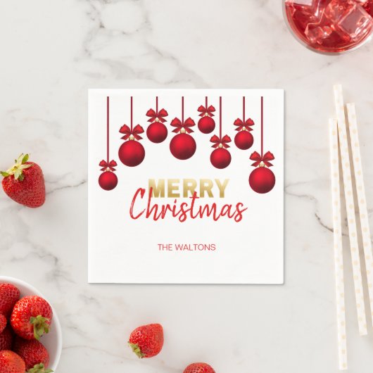 赤パーソナライズされた金ゴールドオーナメントメリークリスマス スタンダードカクテルナプキン (インサイチュ)