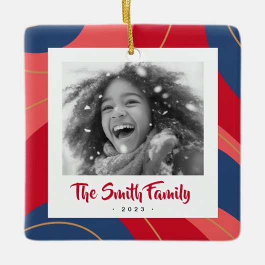 赤ピンクのダークブルーのレトロクリスマスフォト セラミックオーナメント (正面)