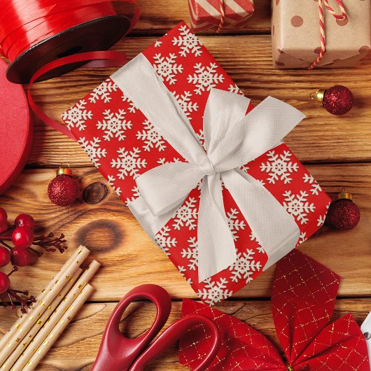 赤フェイクの木のスノーフレーク無地の模様 ラッピングペーパー