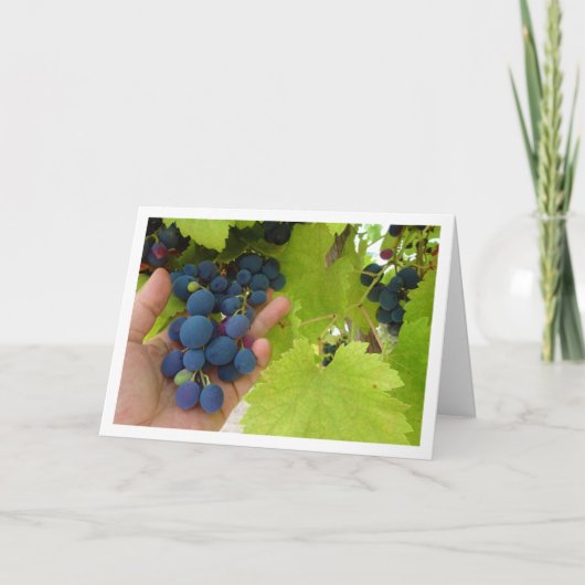 赤ブドウの束を手に カード (正面)