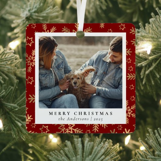 赤ミニマルエレガント金ゴールドクリスマスカップルの写真 メタルオーナメント (インサイチュ)