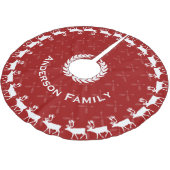 赤メリークリスマスファミリー名トナカイの矢印 ブラッシュドポリエステルツリースカート (アングル)