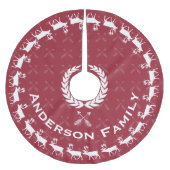 赤メリークリスマスファミリー名トナカイの矢印 ブラッシュドポリエステルツリースカート (正面)