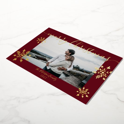 赤モダンいクリスマスの台本の雪片の写真 箔シーズンカード (回転した状態)