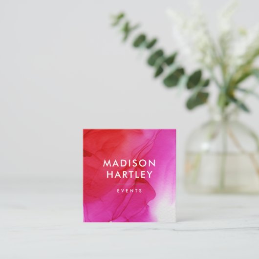 赤モダンとマゼンタピンクの水色 スクエア名刺 (スタンド正面)