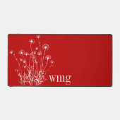 赤モダンと白のワイルドフラワーモノグラム デスクマット (正面)