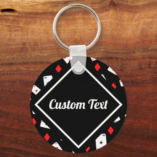 赤モダンと黒のトランプのポーカーテーマパターン名前をカスタムする キーホルダー (裏面)