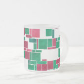 赤モダンはっきりしたと緑のクリスマスモンドリアン フロストグラスマグカップ (正面右)