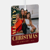 赤モダンスタイリッシュメリーのクリスマス家族の写真 メタルオーナメント (正面右)