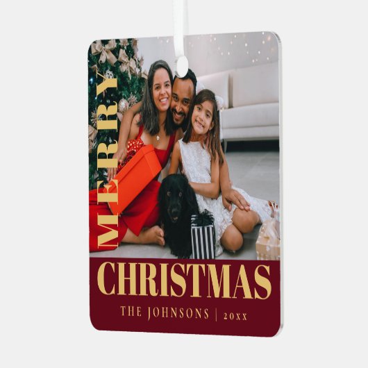 赤モダンスタイリッシュメリーのクリスマス家族の写真 メタルオーナメント (正面左)