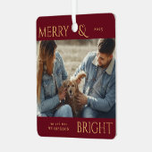 赤モダンスタイリッシュメリーのクリスマス家族の写真 メタルオーナメント (正面左)