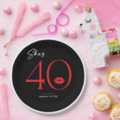 赤モダンミニマル唇She's 4誕生日 ペーパープレート (パーティー)