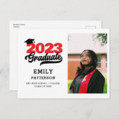 赤モダン字エレガント写真卒業パーティー インビテーションポストカード (正面/裏面)