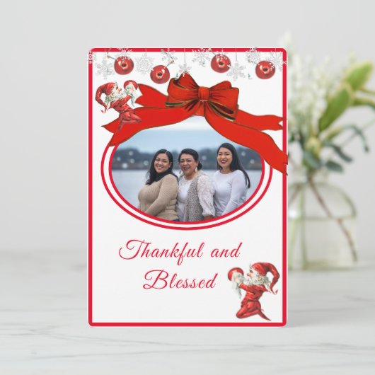赤モダン白かわいい小妖精や小人写真メリークリスマス シーズンカード (スタンド正面)