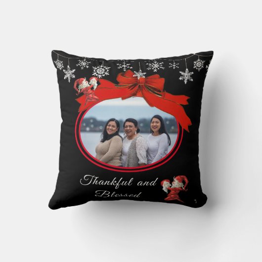 赤モダン白かわいい小妖精や小人水彩家族の写真 クッション (裏面)