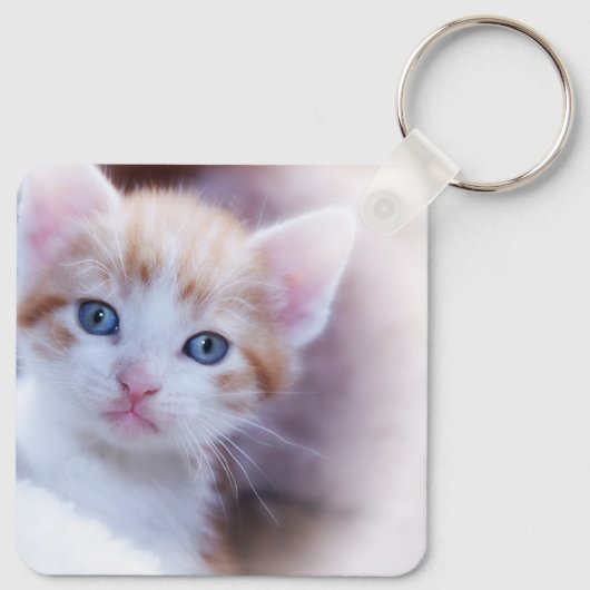 赤モノグラムのと黒のバッファローの格子柄の写真 キーホルダー (裏面)