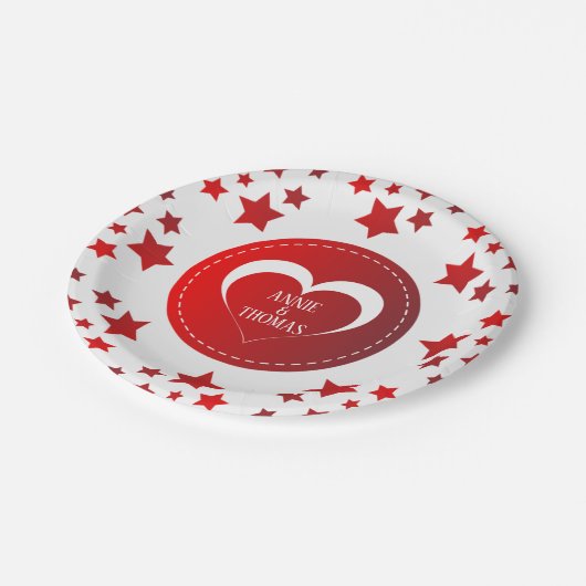 赤モノグラムの星とハート ペーパープレート (アングル)