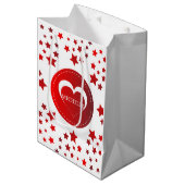 赤モノグラムの星とハート ミディアムペーパーバッグ (正面アングル)
