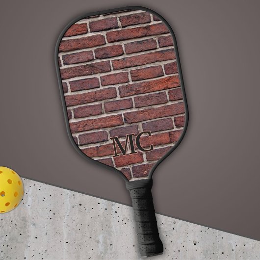 赤レンガの壁(イニシャルまたは名前) ピックルボールラケット