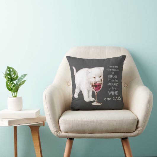 赤ワインの芸術の引用文を飲んでいるヴィンテージの白い子ネコ クッション (椅子)