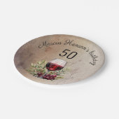 赤ワイングラスのオリーブウォーター色50誕生日 ペーパープレート (アングル)