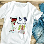 赤ワインバラ水彩写真60誕生日 Tシャツ<br><div class="desc">赤ワイングラスバラ水彩写真60誕生日Tシャツ。このデザインは水色の赤ワインのガラス、バラ、小枝を持っている。文字は完全にカスタマイズ可能。写真と年齢でカスタマイズ可能。名誉素晴らしtシャツの女性の誕生日パーティーのゲストとして</div>