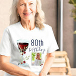 赤ワインバラ水彩写真80誕生日 トライブレンドTシャツ<br><div class="desc">赤ワイングラスバラ水彩写真80誕生日トライブレンドシャツ。このデザインは水色の赤ワインのガラス、バラ、小枝を持っている。文字は完全にカスタマイズ可能。写真と年齢でカスタマイズ可能。名誉素晴らしtシャツの女性の誕生日パーティーのゲストとして</div>