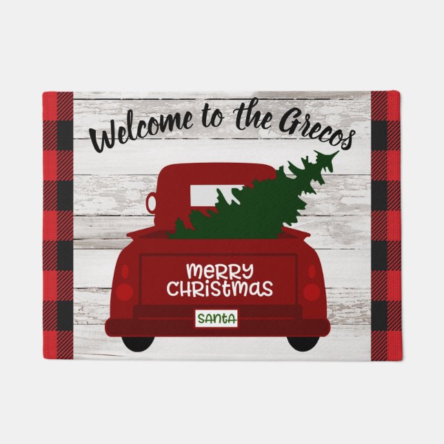 赤ヴィンテージトラックとクリスマスツリー歓迎マット ドアマット (正面)