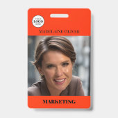 赤写真QRコードおよびロゴ従業員名 バッジ (正面)