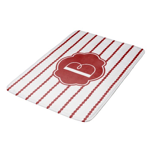 赤及び白の帆立貝は縞で飾ります; イニシャルを加えて下さい バスマット (アングル)