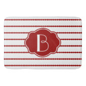 赤及び白の帆立貝は縞で飾ります; イニシャルを加えて下さい バスマット (正面)