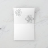 赤及び金ゴールドのかぎ針編みのレースのダイヤモンドのハートの雪片 シーズンカード (内部)