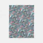 赤味がかった粗い壁の赤い桃とシアンの斑点 フリースブランケット (正面)