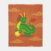 赤地に緑の中国の龍 フリースブランケット (正面)