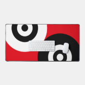 赤地に黒と白の抽象的な円 デスクマット (キーボード&マウス)