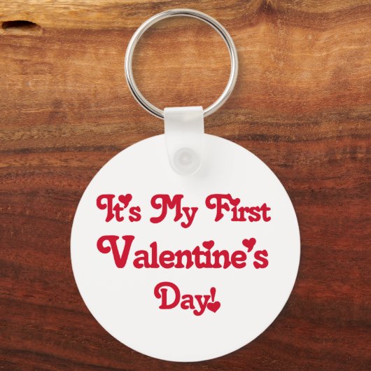 赤文字バレンタインデーTシャツとギフト キーホルダー (正面)