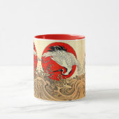 赤日、ク日本のレ飛んでいるーンと波 マグカップ (中央)