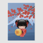 赤桜こけしかわいい芸者ガールブルーインサート ベラム紙招待状 (正面)