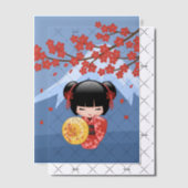 赤桜こけしかわいい芸者ガールブルーインサート ベラム紙招待状 (オフセット (招待状))