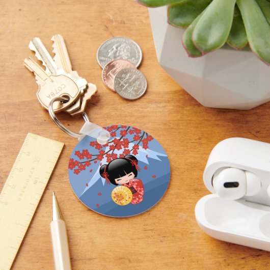 赤桜こけし人形 – かわいい芸者ガール キーホルダー (デスク)