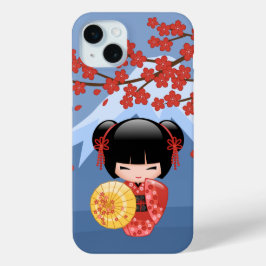 赤桜こけし人形 – かわいい芸者ガール iPhone 15 MINIケース
